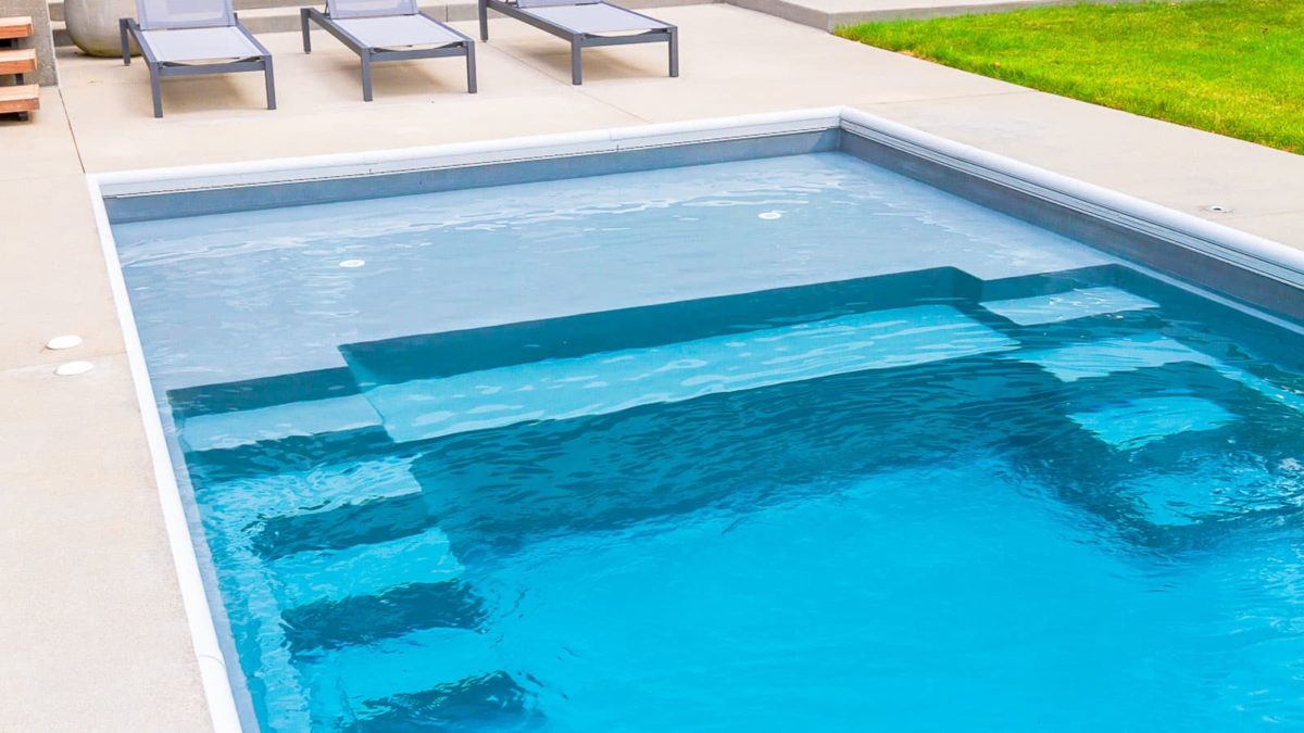 The Freedom with Splash Pad fiberglass swimming pool Imagine Pools