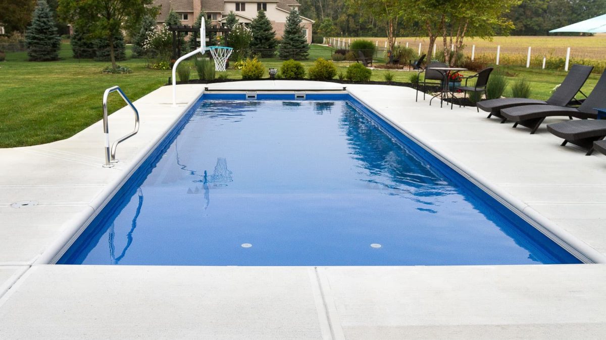 The Freedom with Splash Pad - fiberglass swimming pool - Imagine Pools