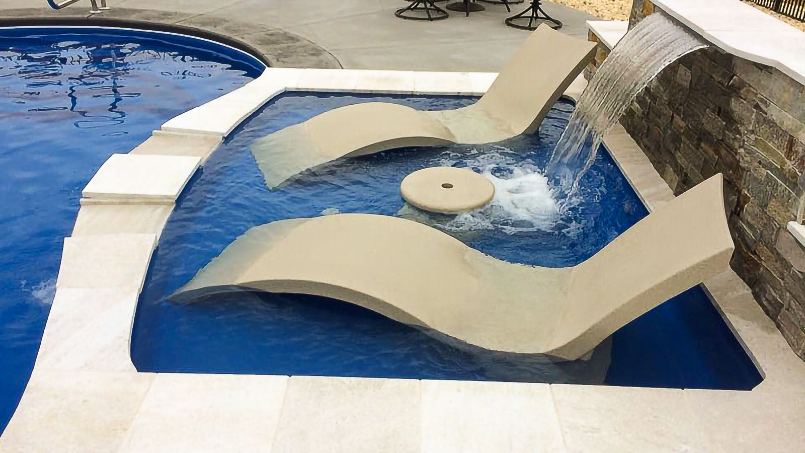 The Pearl Curved Fiberglass Tanning Ledge Imagine Pools