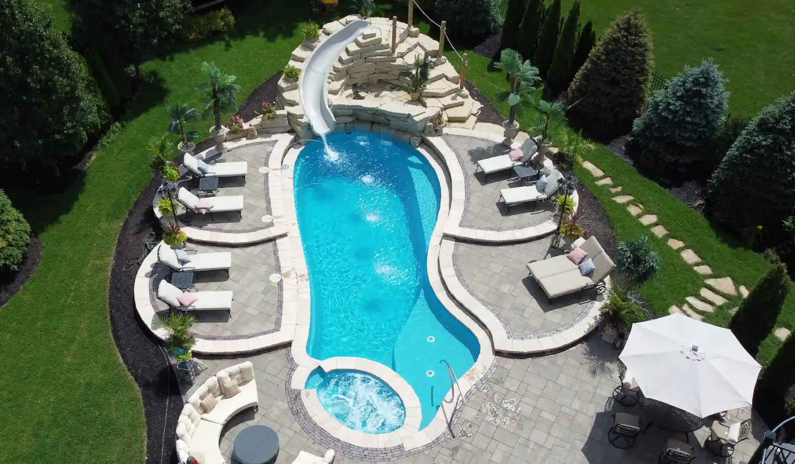 5 essential features for your dream fiberglass pool