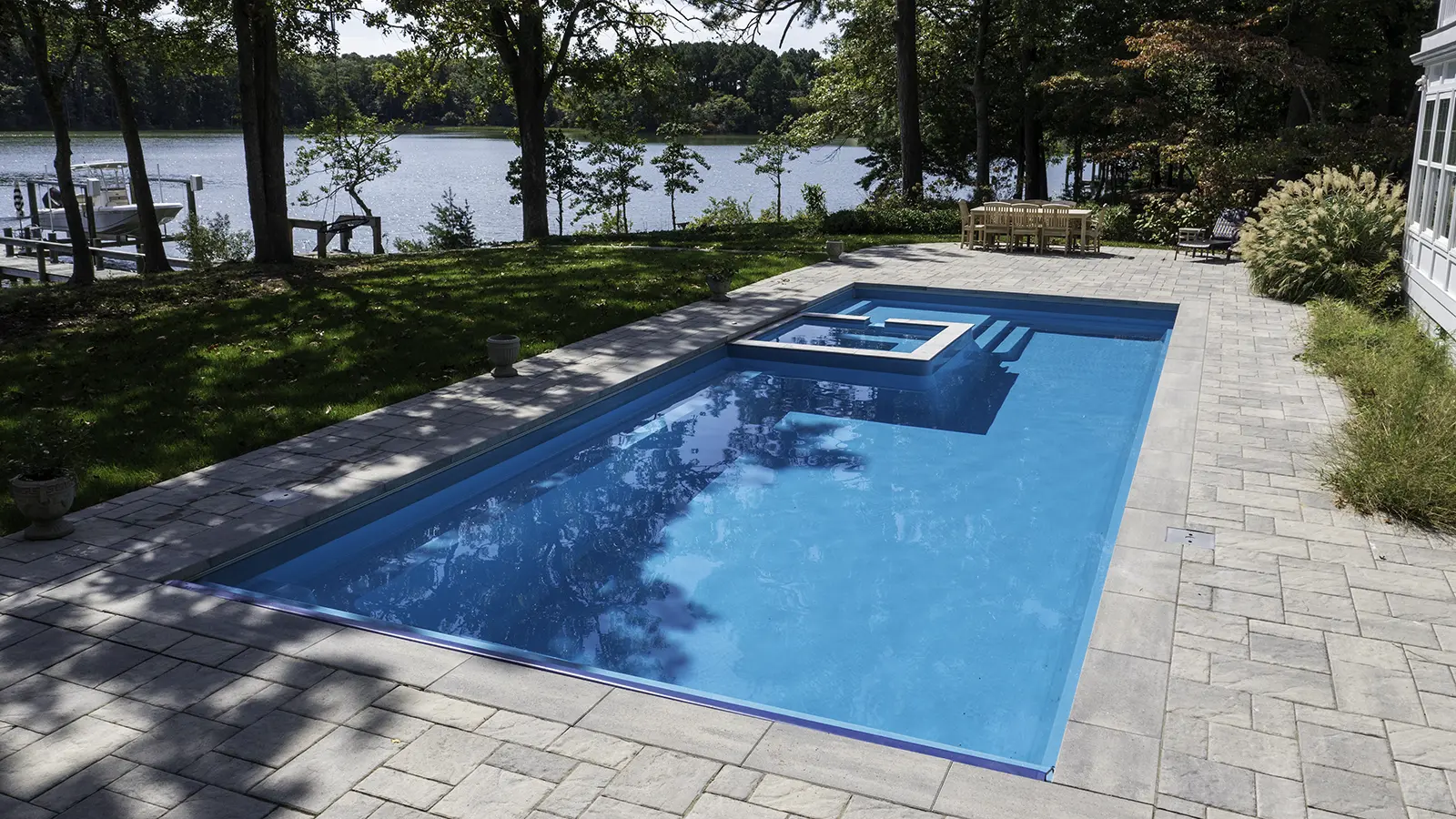 Exquisite 40 Reef Blue Drone Fiberglass Pool