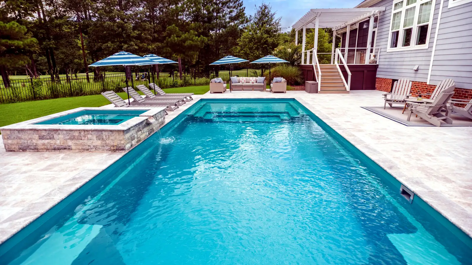 Imagine Pools Illusion fiberglass pool and spa, straight-on view