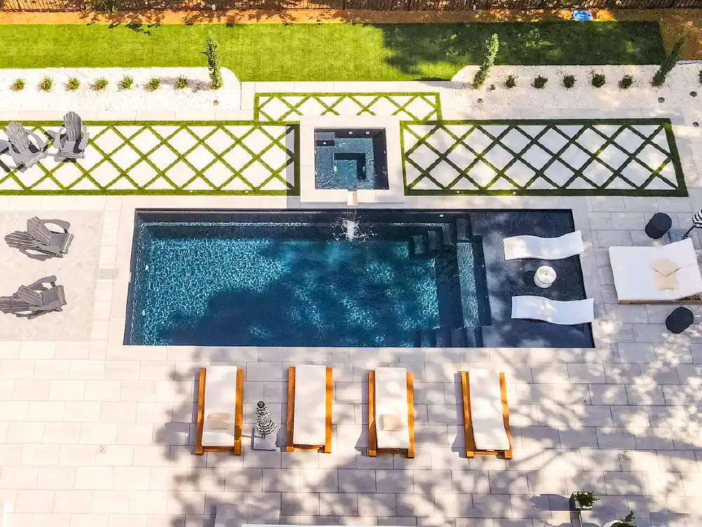 the freedom with splash pad 38 in volcanic black