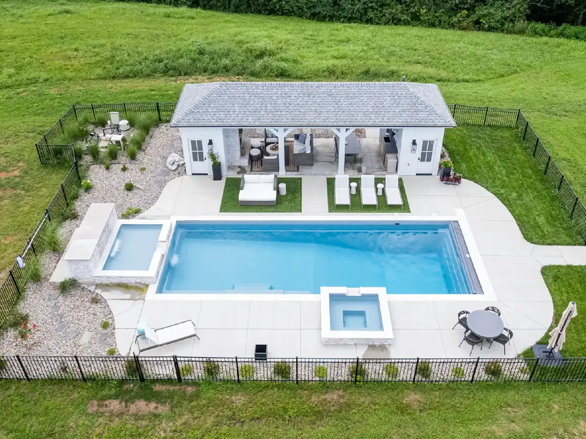 The Celebration 40' in Ice Silver by Imagine Pools